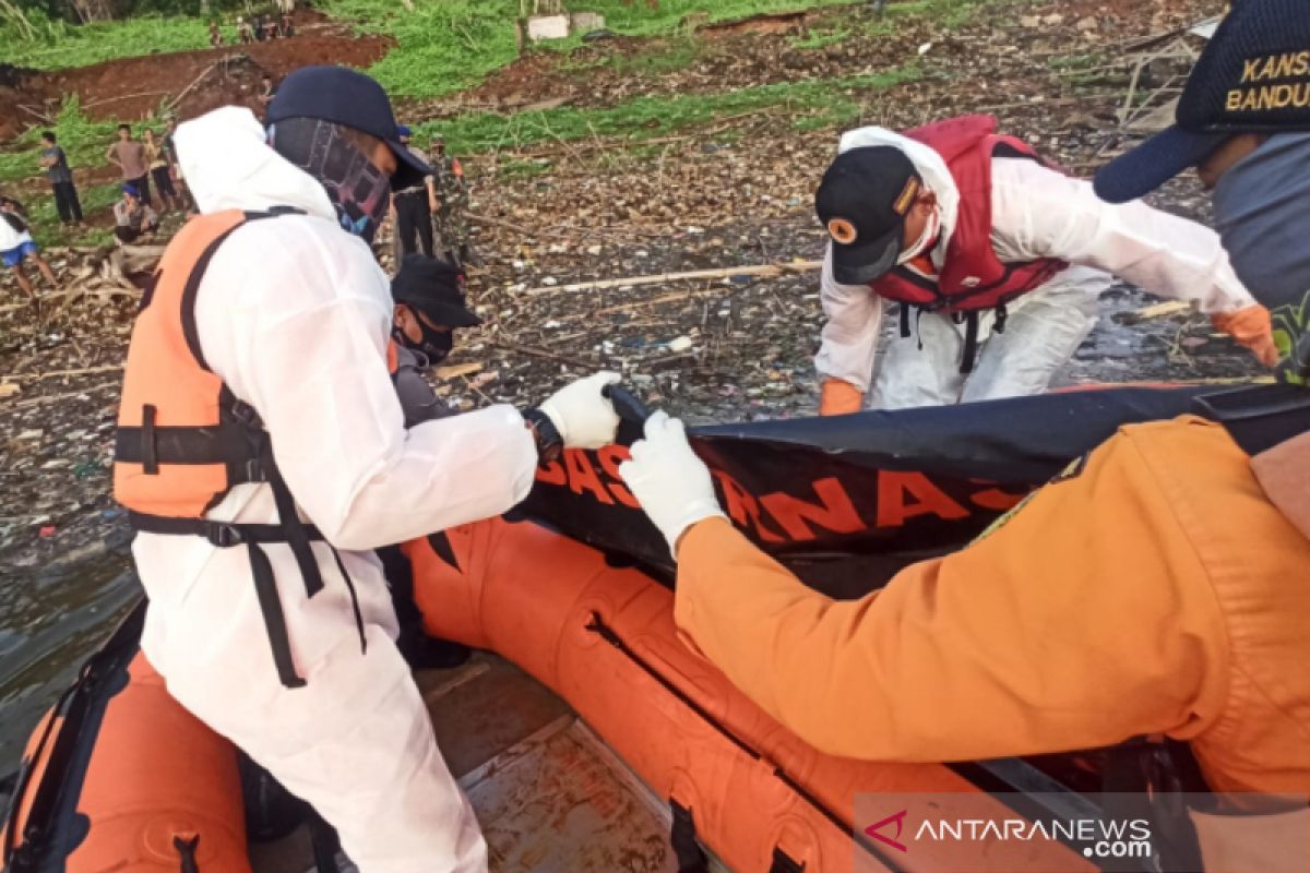 Tim SAR temukan korban tenggelam di Sungai Cimanuk Sumedang