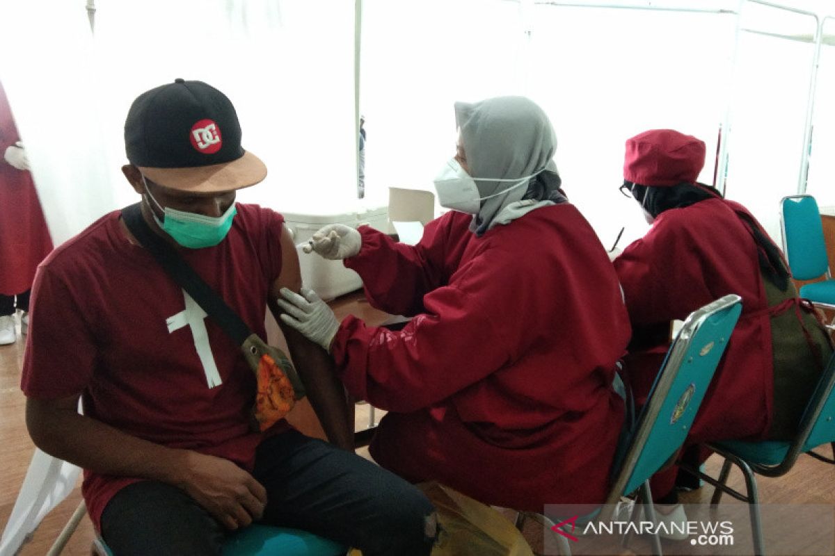 Puluhan mahasiswa di Yogyakarta dari luar daerah ikuti vaksinasi dosis dua