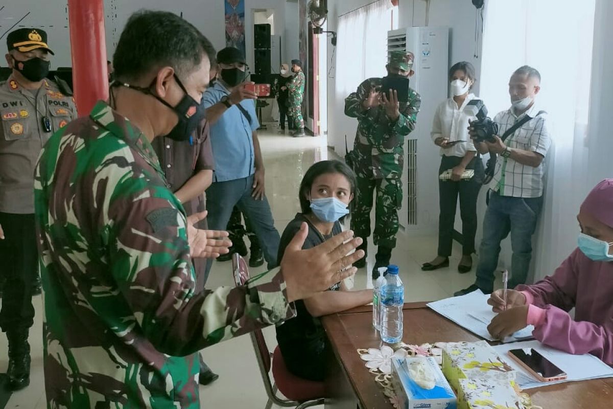 Kodam Pattimura gelar vaksinasi massal di Kabupaten Maluku Barat Daya, perangi COVID -19