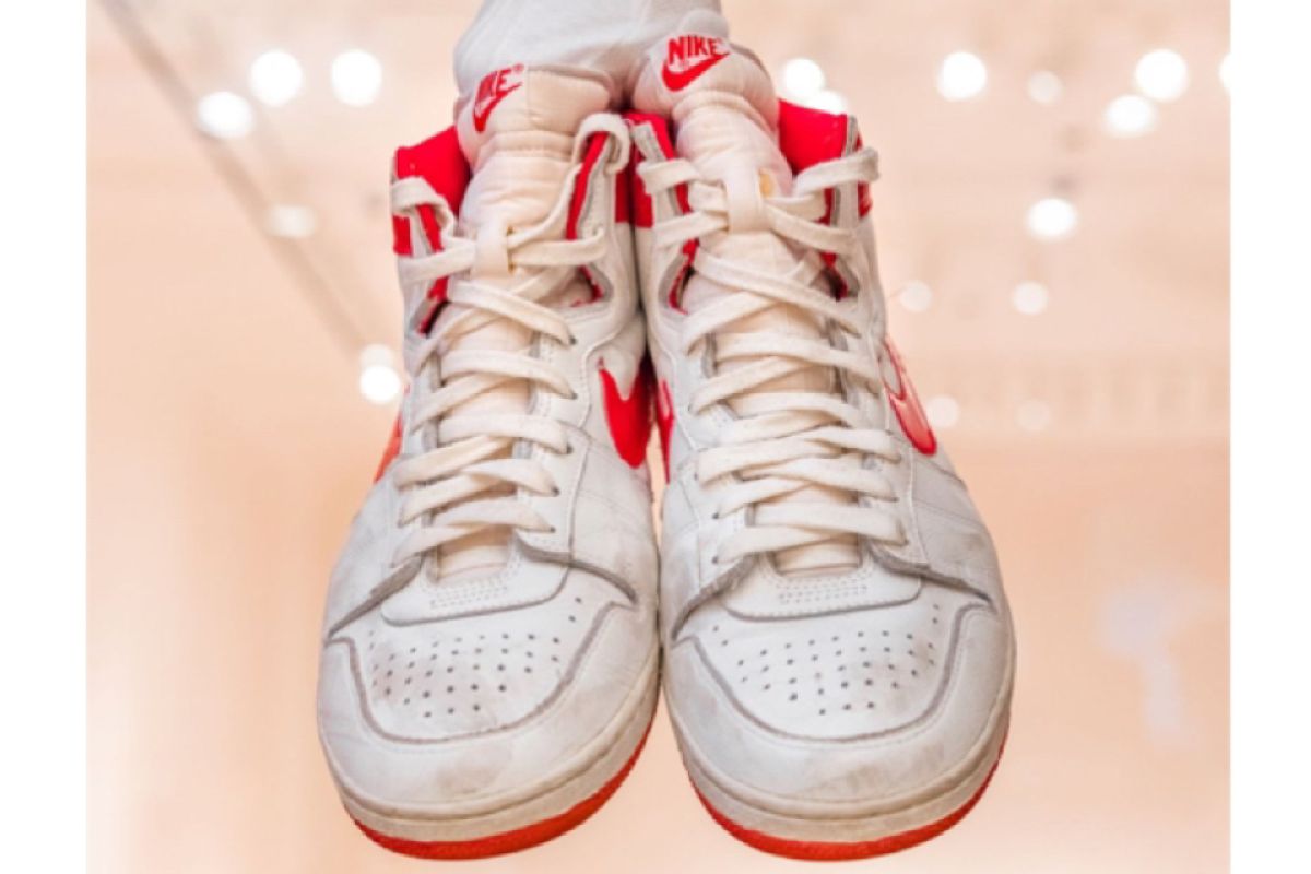 Sepatu Michael Jordan terjual Rp21 miliar, tembus rekor lelang