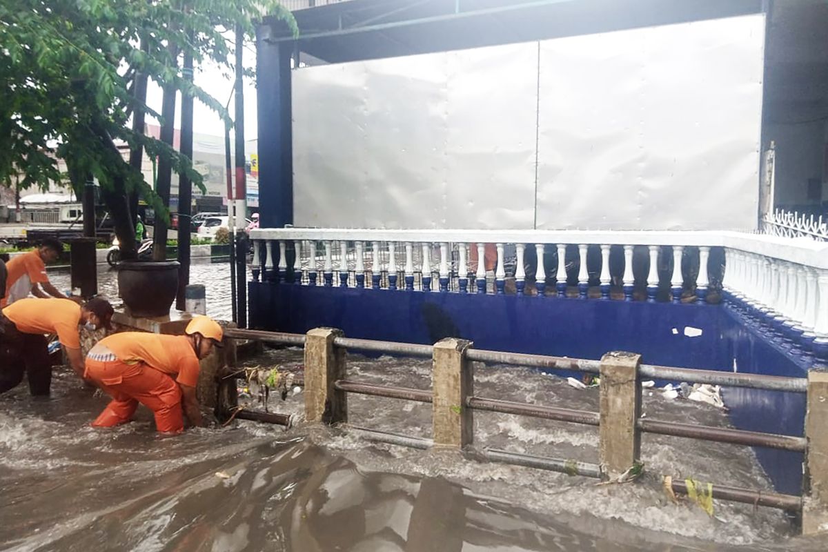 Hujan deras sebabkan Kota Malang banjir