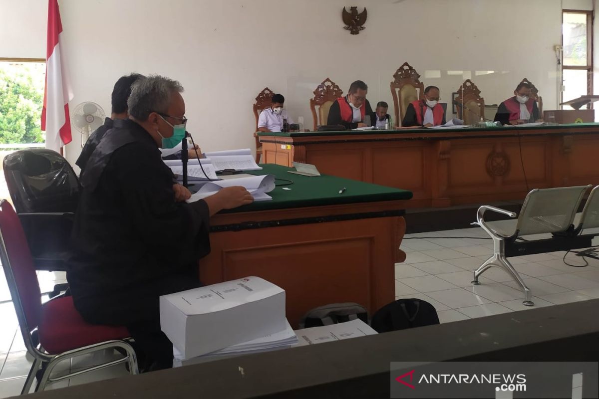 Bupati Bandung Barat nonaktif Aa Umbara dituntut 7 tahun penjara