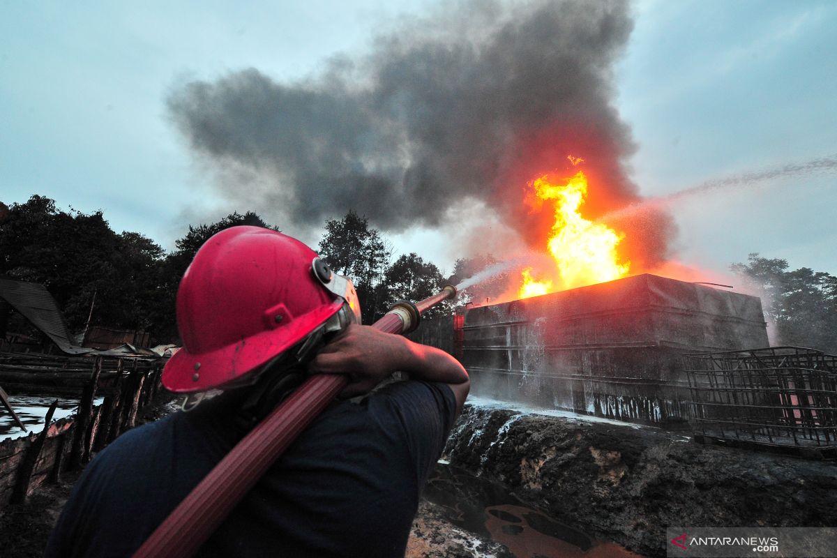 Tempat penyulingan minyak di Nigeria meledak