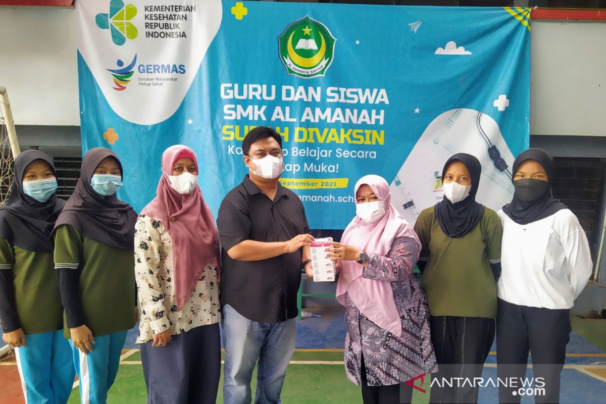 Solidaritas Anak Bangsa dan Kemenag Tangsel bagikan 20.000 kuota internet untuk madrasah.