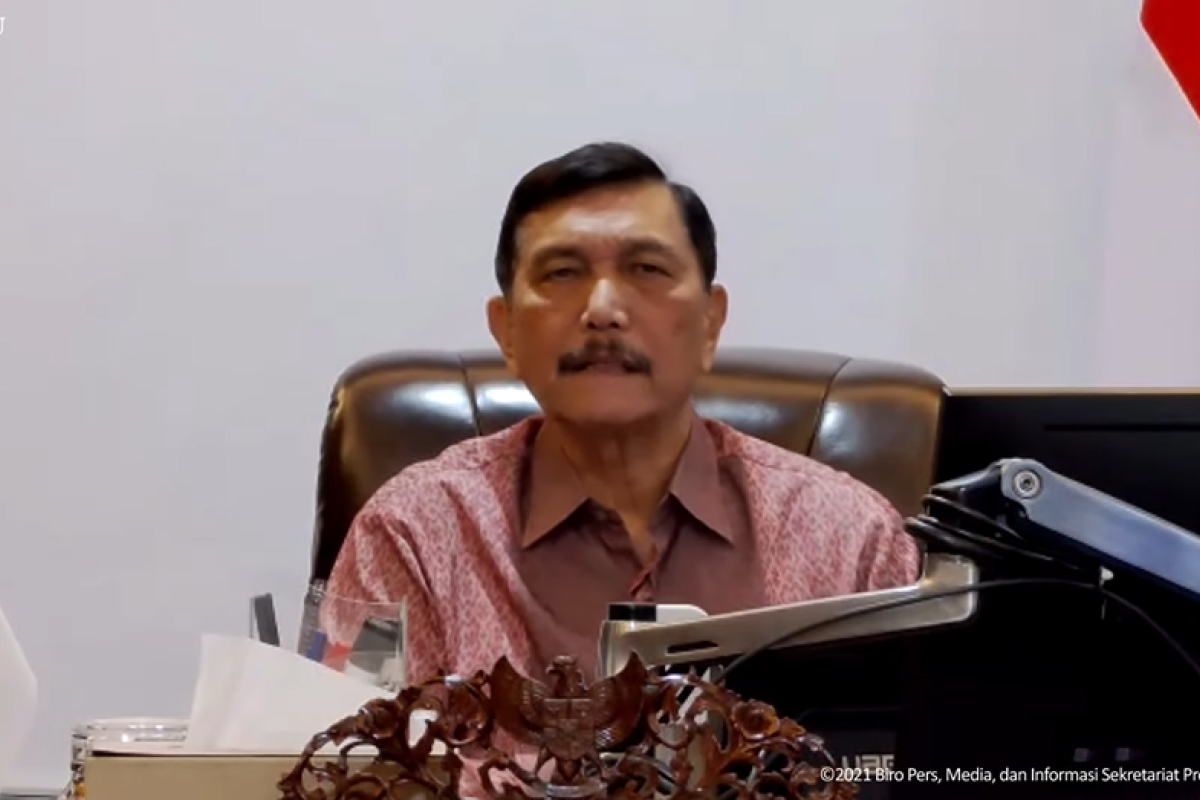 Luhut: Presiden minta harga tes PCR turun jadi Rp300 ribu