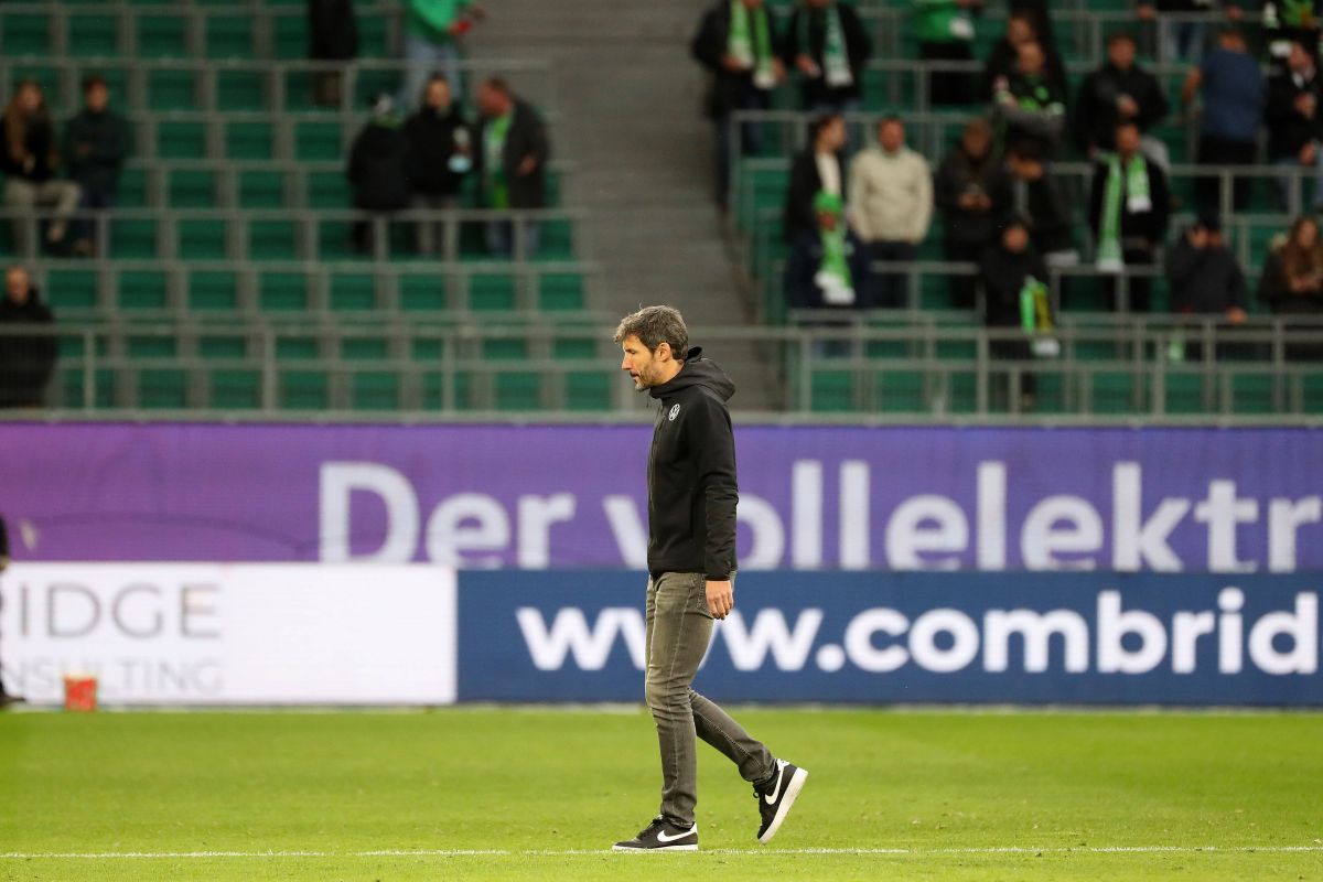 Delapan laga  tak pernah menang, Mark van Bommel dipecat Wolfsburg