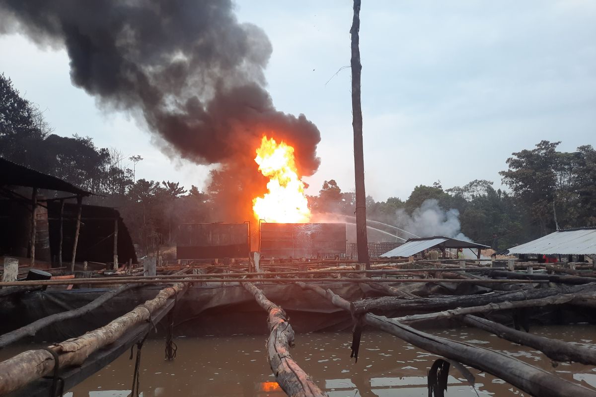 Polisi tetapkan tersangka kebakaran gudang minyak mentah di Muarojambi