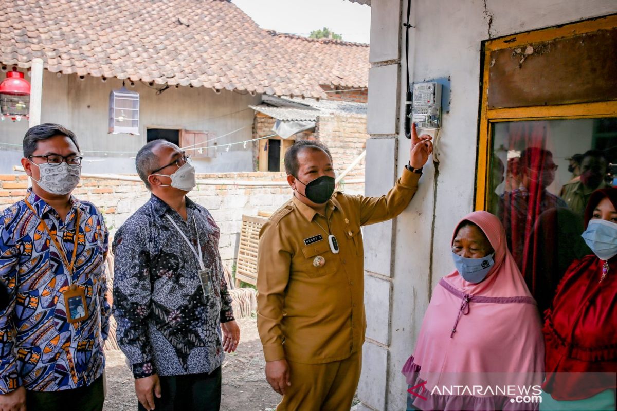 PLN bantu 250 sambungan listrik gratis warga kurang mampu di Jember