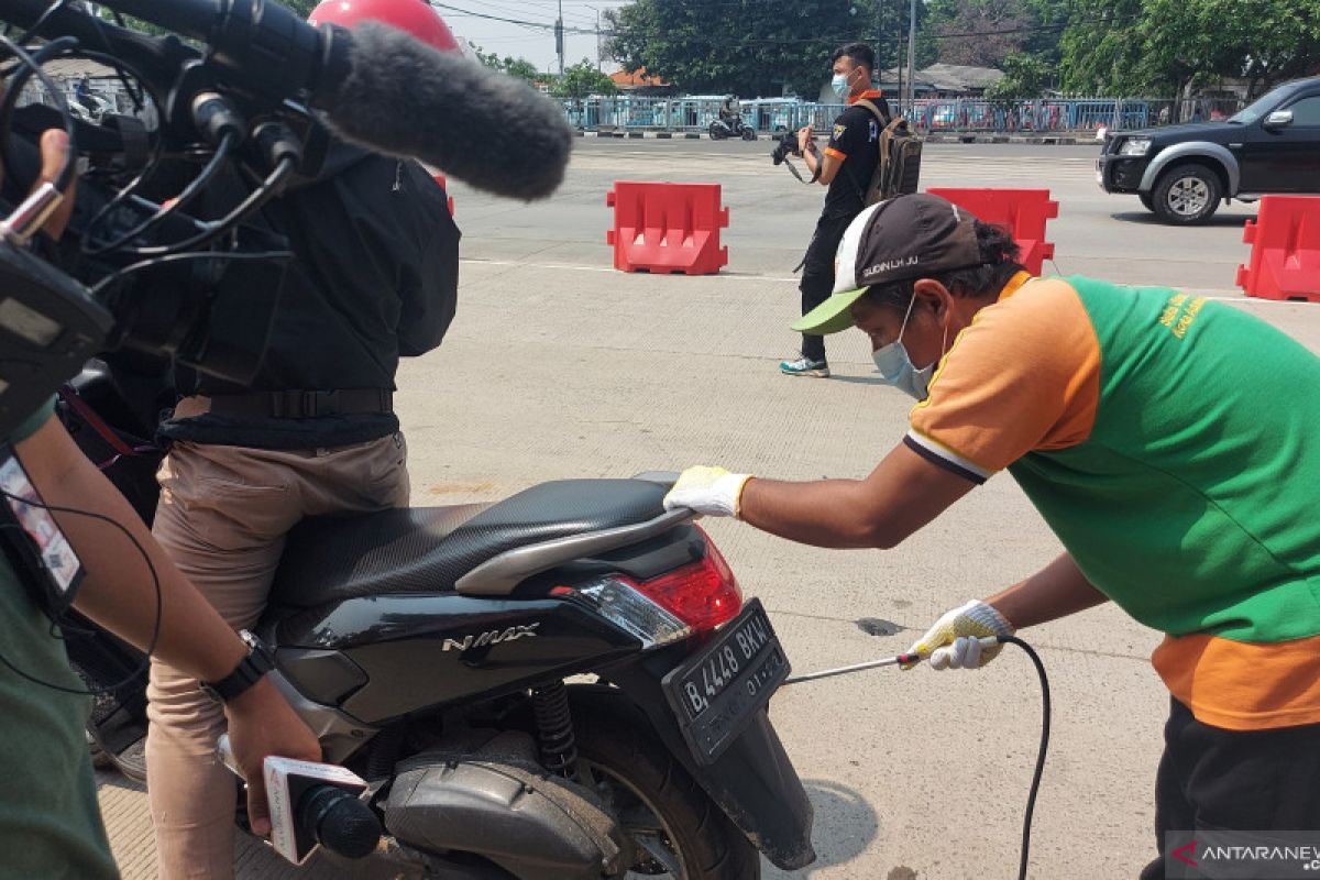 Motor belum uji emisi belum dikenakan tarif parkir tertinggi