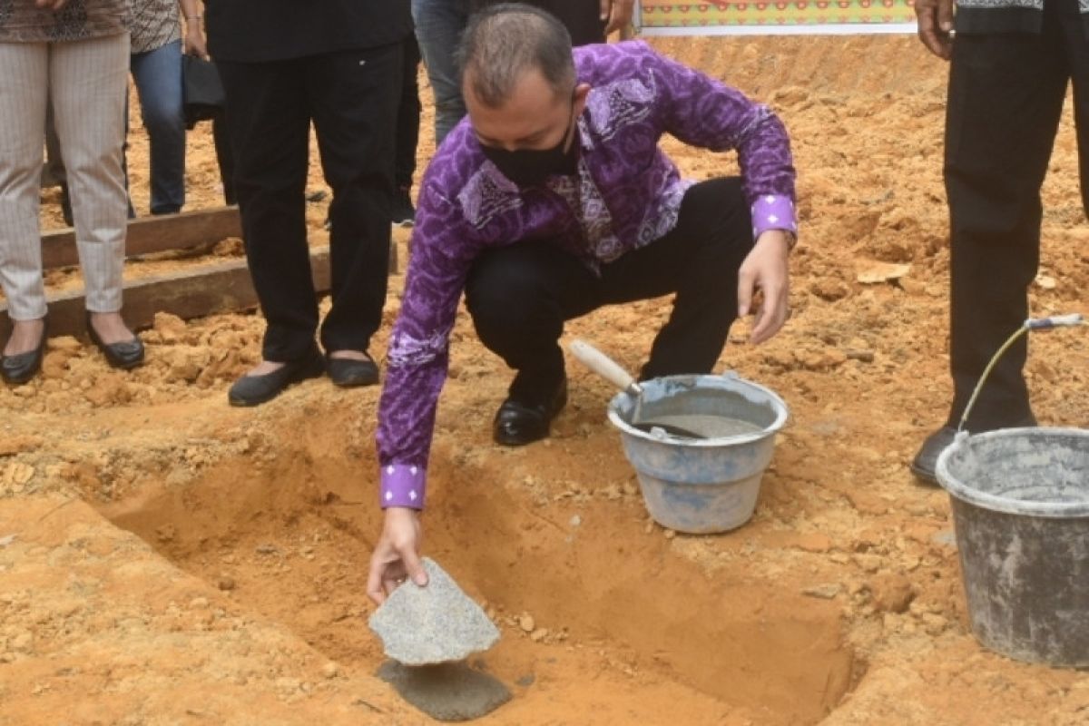 Pembangunan gereja pertama di Desa Jalemu Masulan Gumas dimulai