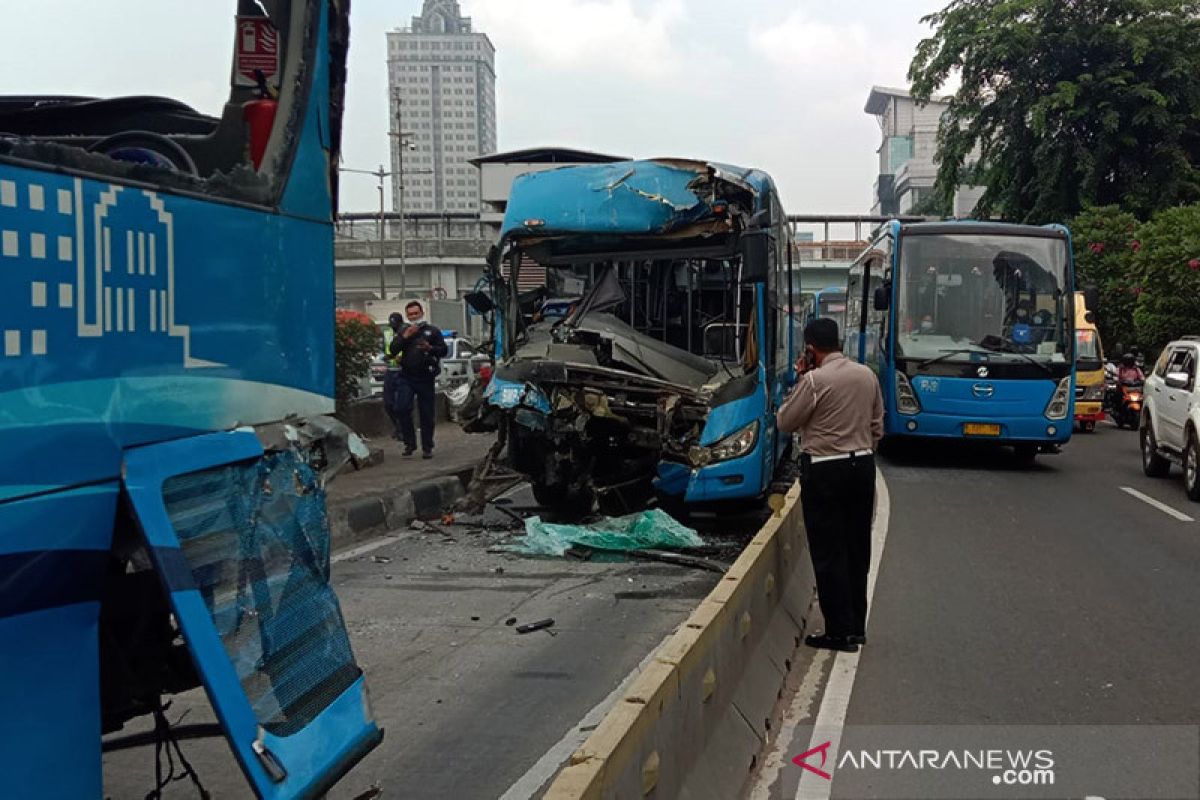 Pengemudi TransJakarta terlibat tabrakan bebas narkoba