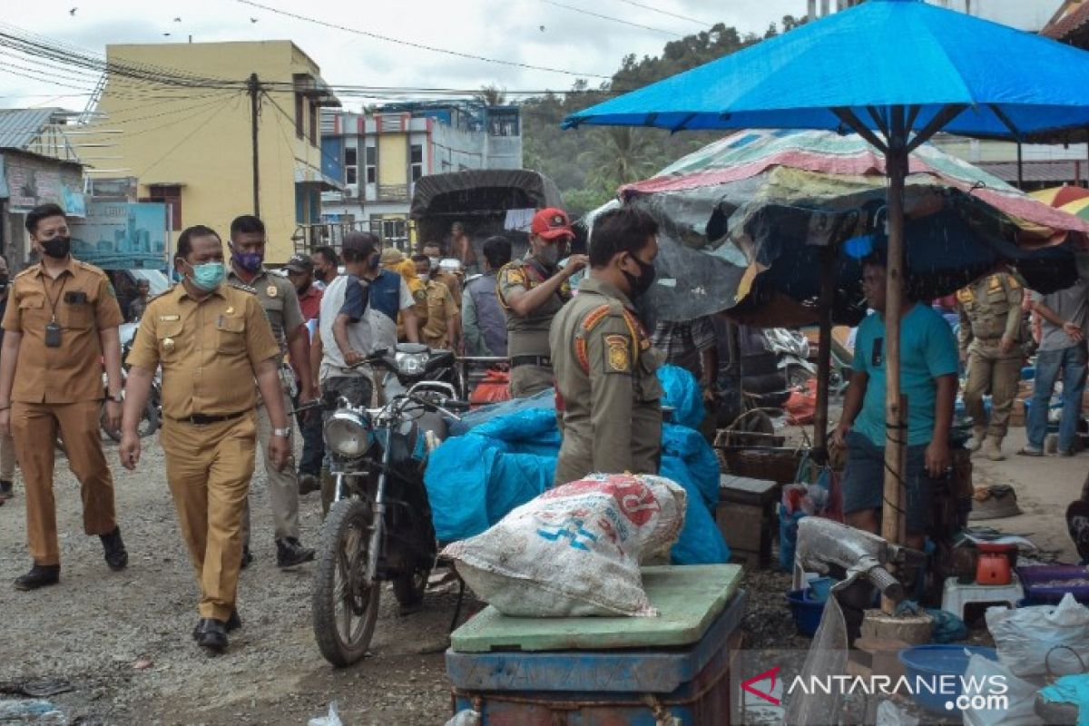 Pemkot Padangsidimpuan tertibkan PKL di dua lokasi