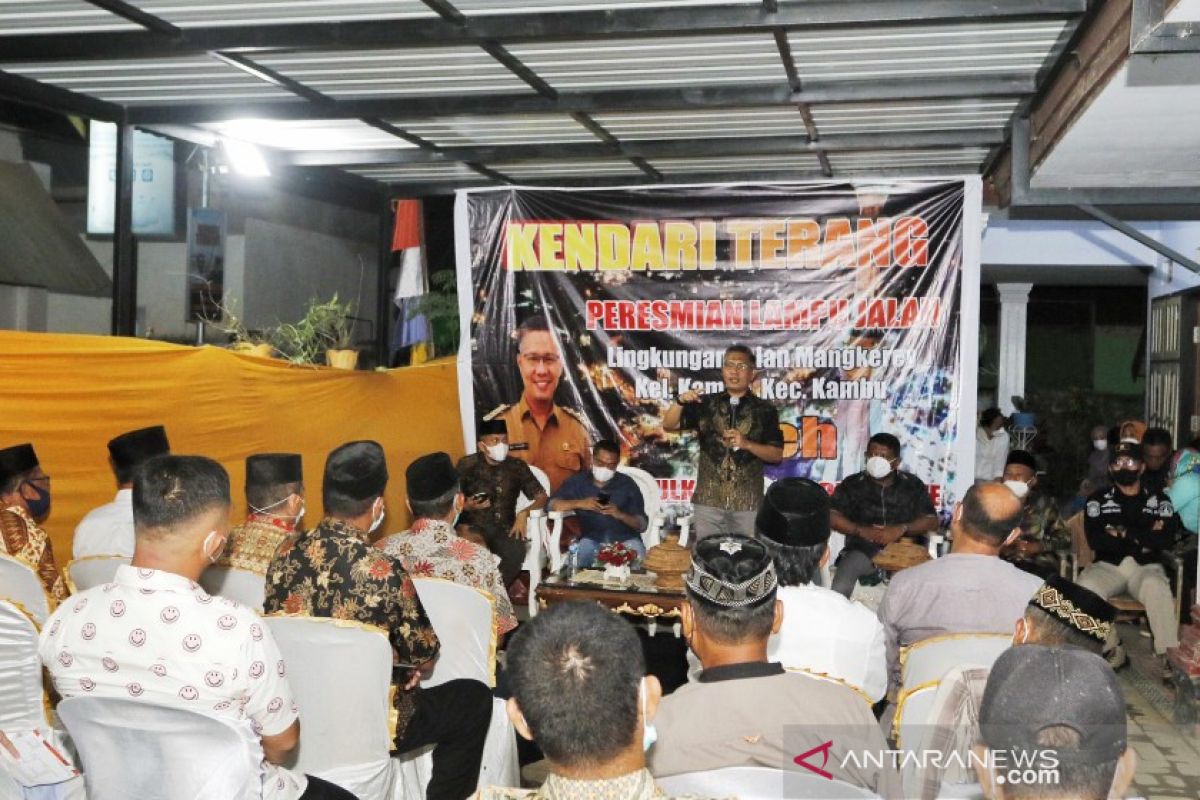 Wali Kota Kendari mengajak mahasiswa pendatang urus pindah KTP secara gratis