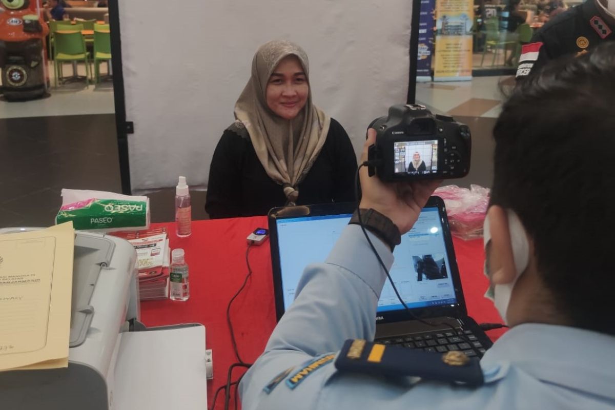 Kemenkumham Kalsel berikan paspor gratis di Legal Expo 2021