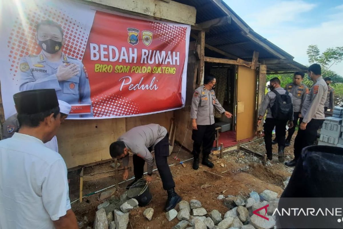 Polda Sulteng  sulap bekas kandang kambing jadi rumah layak huni