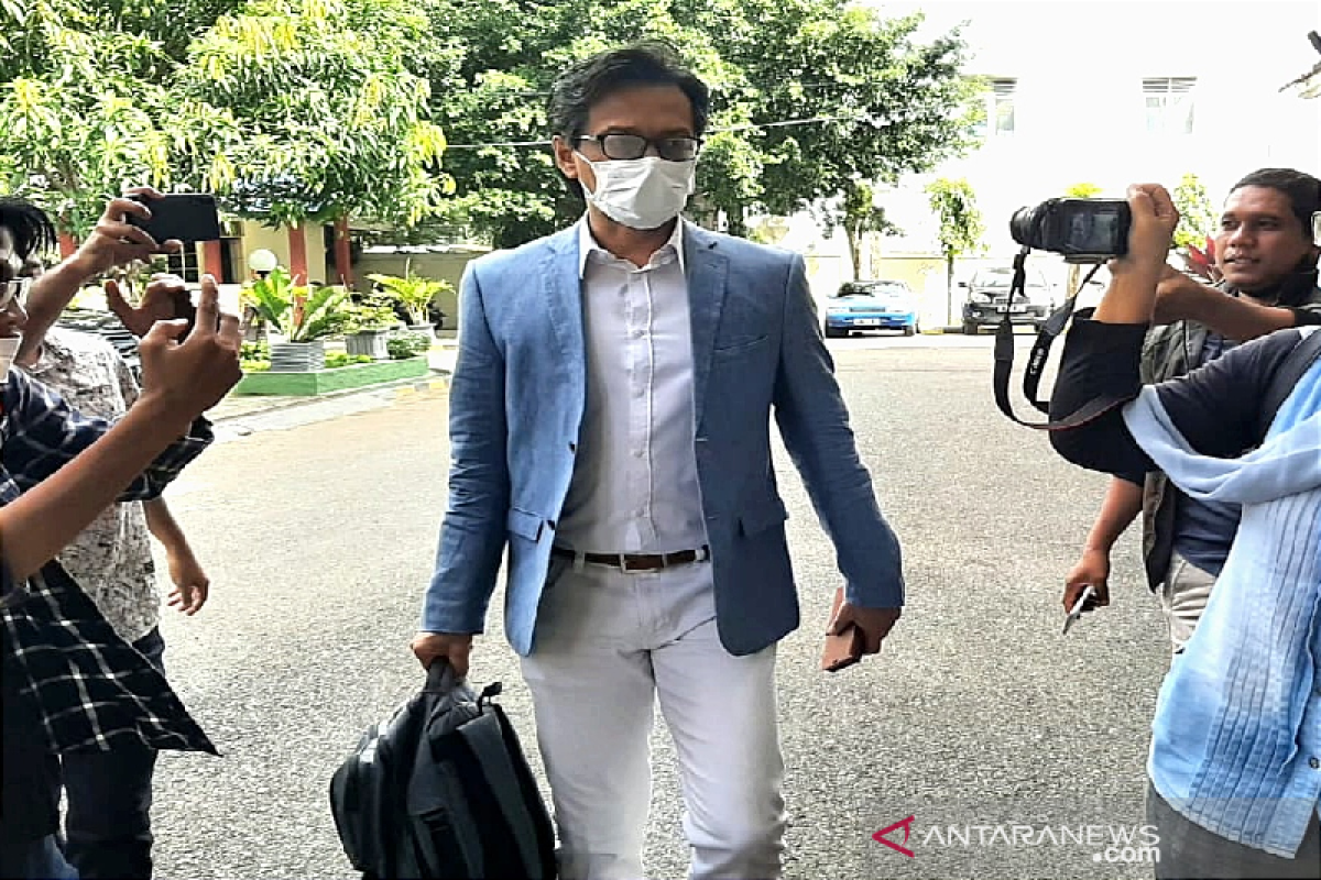 Pimpinan DPR Aceh jalani pemeriksaan KPK, Irwan Djohan bawa dokumen satu tas