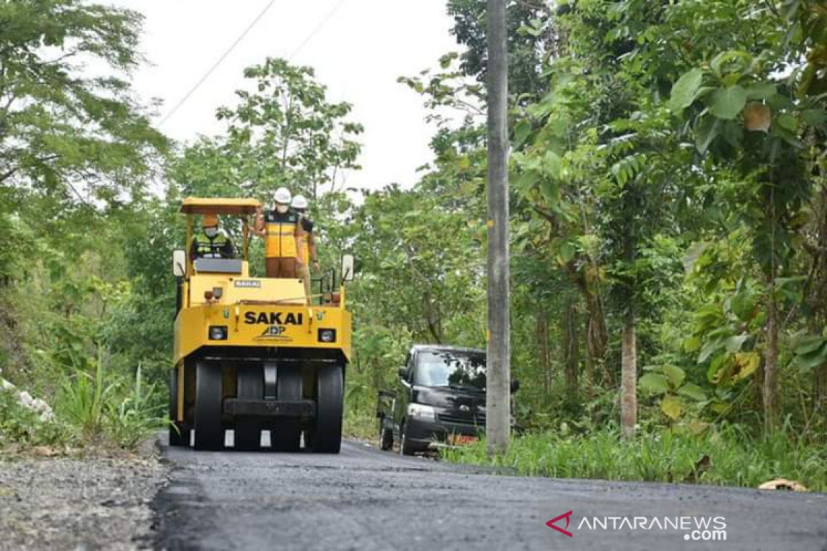 Pemkab Bantul tingkatkan kualitas infrastruktur jalan kabupaten di tiga titik