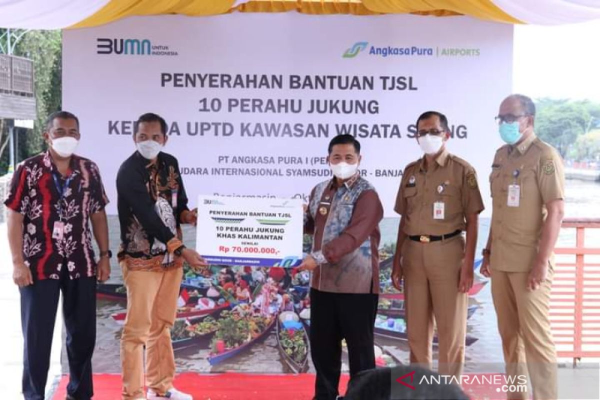 PT Angkasa Pura 1 beri bantuan sampan wisata bagi Banjarmasin