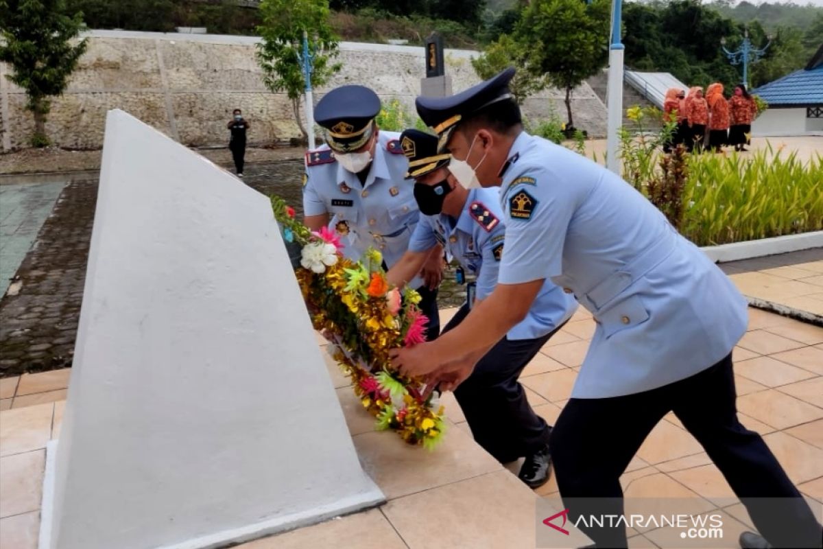 Renungan Kepala Rutan Rantau, Kandangan dan HST di makam pahlawan