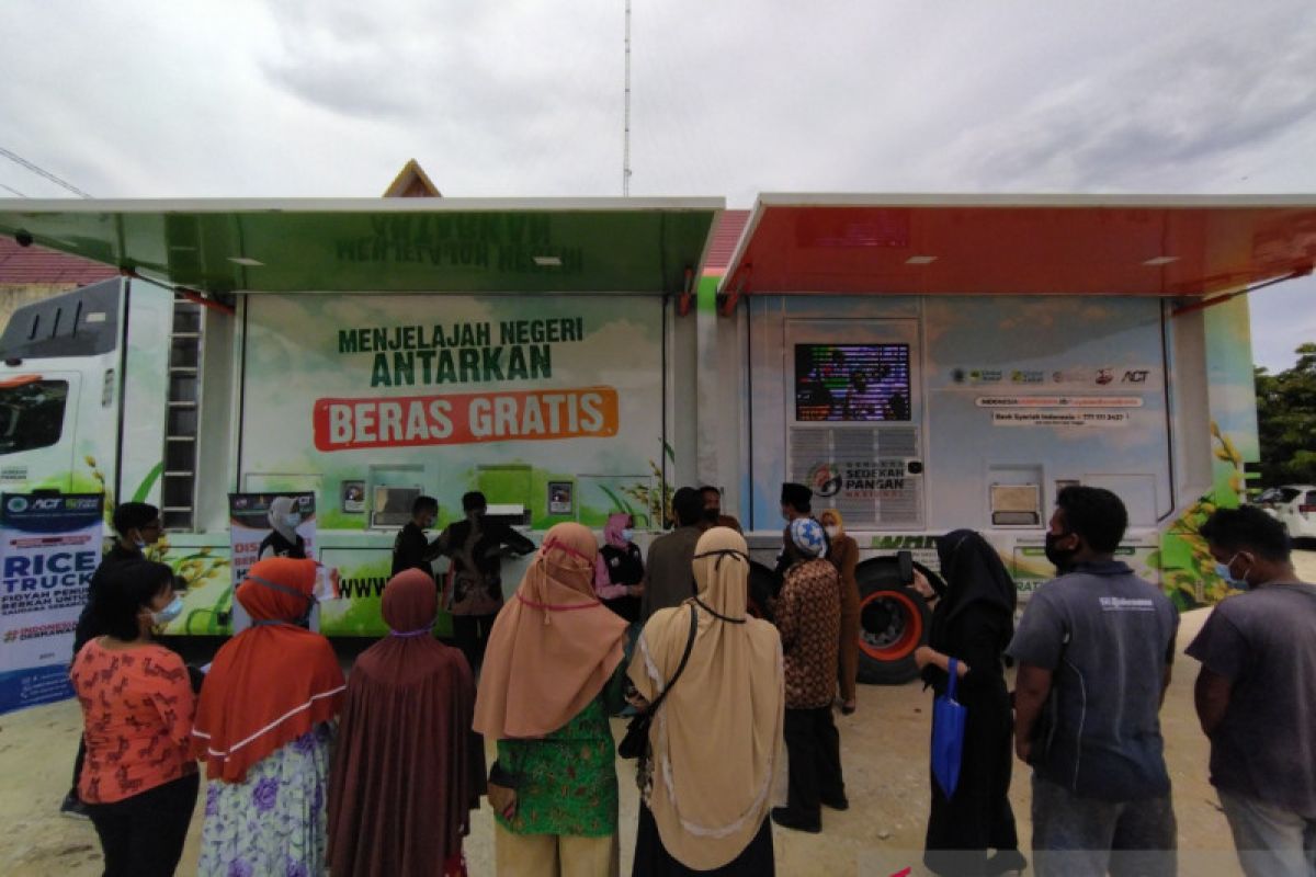 Humanity Rice Truck ACT bagi-bagi 3 ton beras gratis di Riau