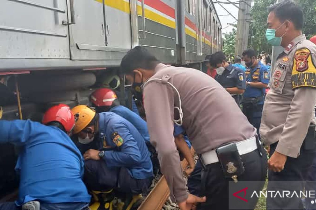 Perjalanan KRL terganggu karena evakuasi kecelakaan sepeda motor