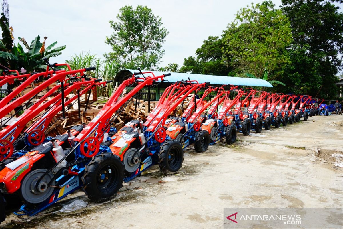 Kabupaten Landak bagikan 131 alsintan untuk kelompok tani