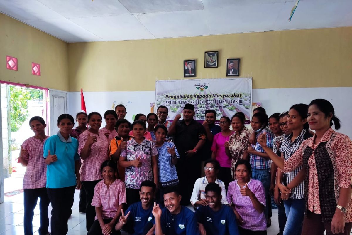 IAKN Ambon dorong masyarakat kembangkan pertanian hidroponik, program strategis