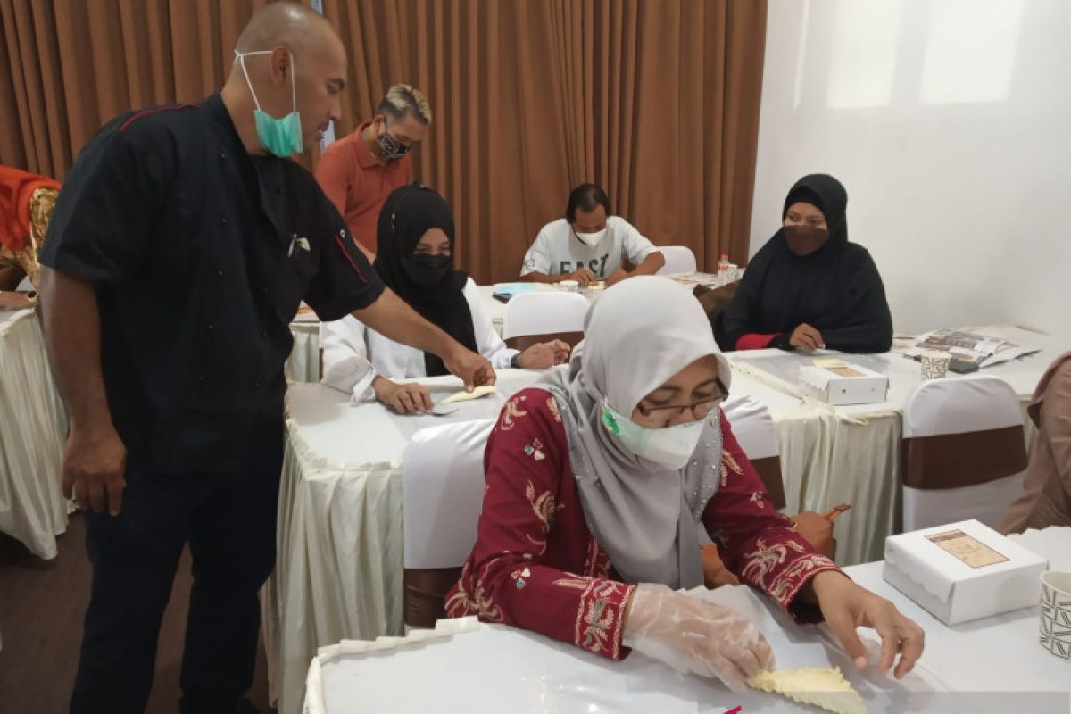 Disnakerkop dan UKM Kota Madiun gandeng swasta beri pelatihan kuliner UMKM