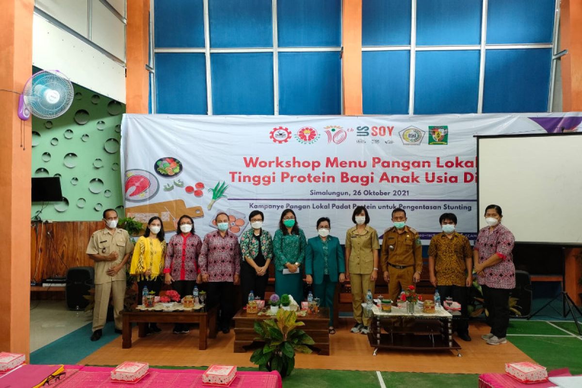 Lokakarya pembuatan menu pangan lokal tinggi protein di Simalungun, Sumatera Utara