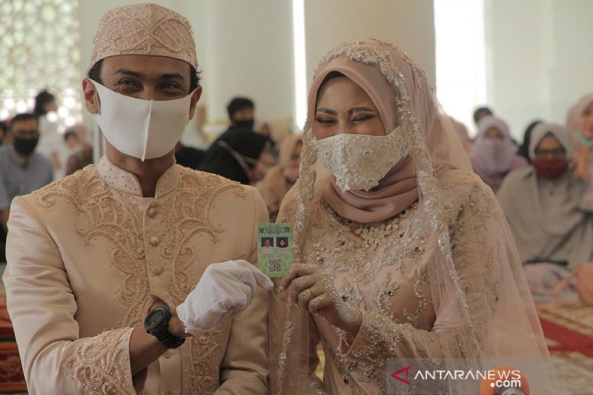 Pandemi tak pengaruhi pasangan menikah di Aceh Jaya