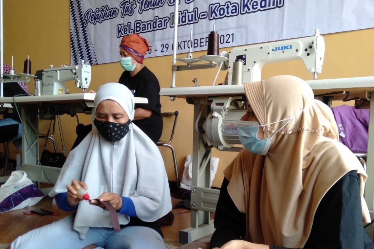 Dekranasda Kota Kediri ajak perajin tenun ikat kembangkan produk