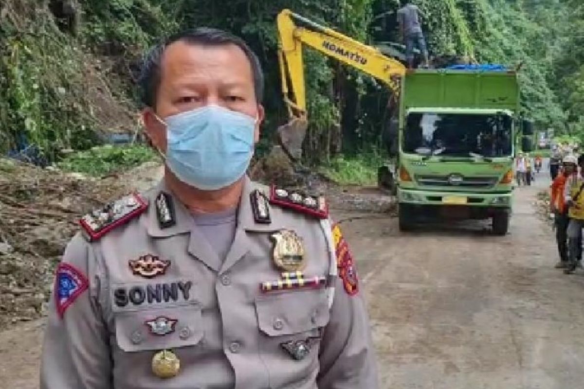 Sempat tutup pembersihan sisa longsor, jalur Medan-Berastagi sudah bisa dilewati