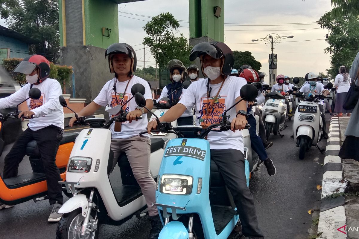 Pemkab Sidrap dorong ASN gunakan kendaraan listrik