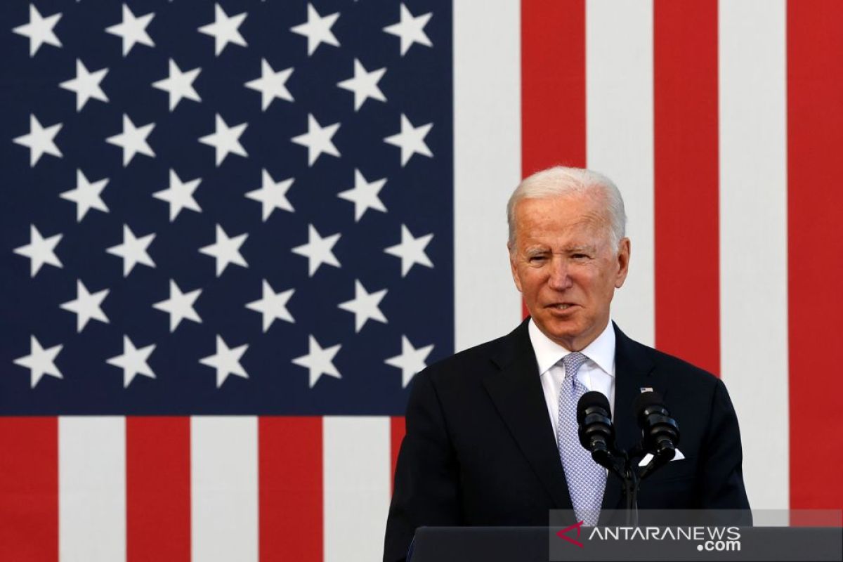 Presiden Joe Biden teken RUU infrastruktur senilai Rp14,1 kuadriliun jadi UU