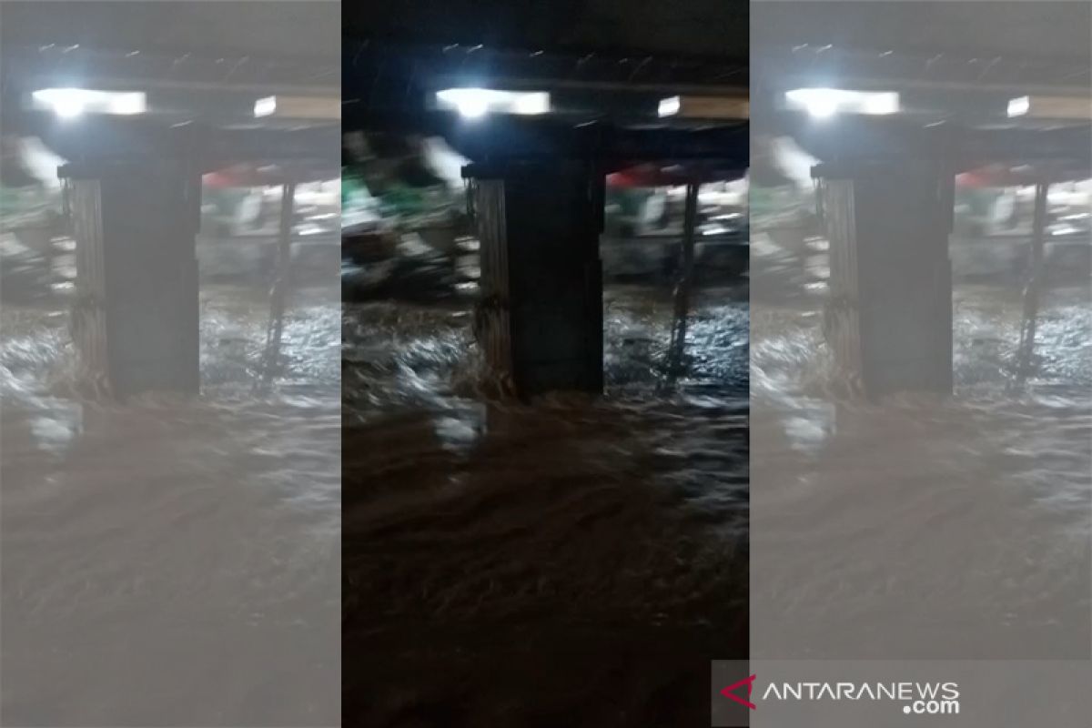 Banjir melanda sejumlah wilayah Banyumas dan Cilacap