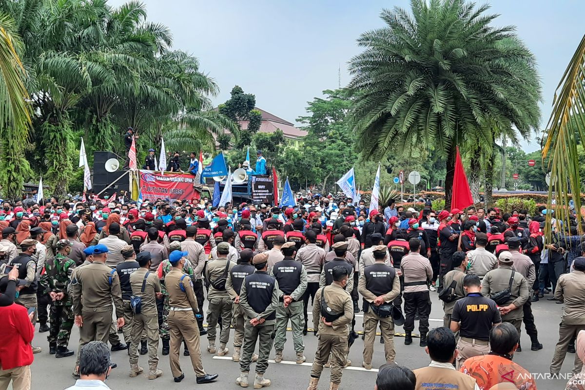 Aliansi Buruh di Kabupaten Tangerang tuntut kenaikan upah