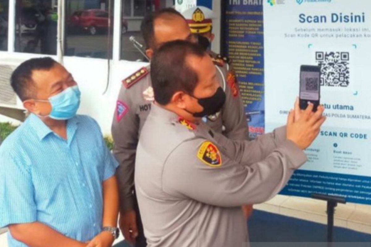 Polda Sumsel pasang alat scan 'QR Code' di pintu ruangan pelayanan