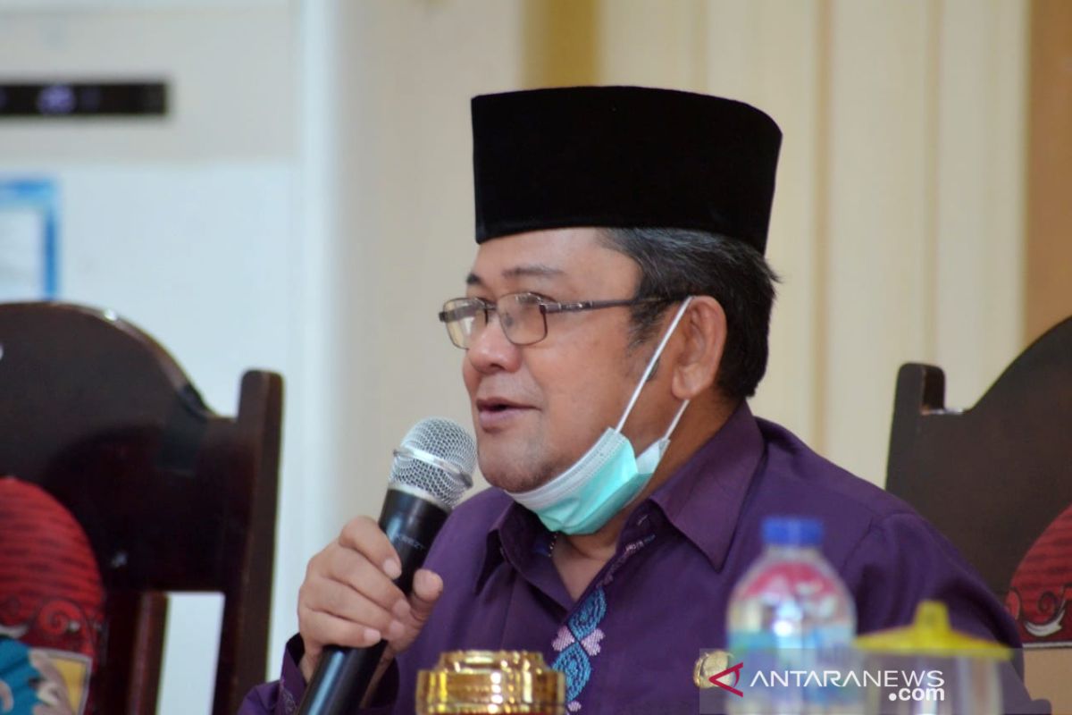 Bupati Gorut imbau warga tidak bepergian selain urusan penting