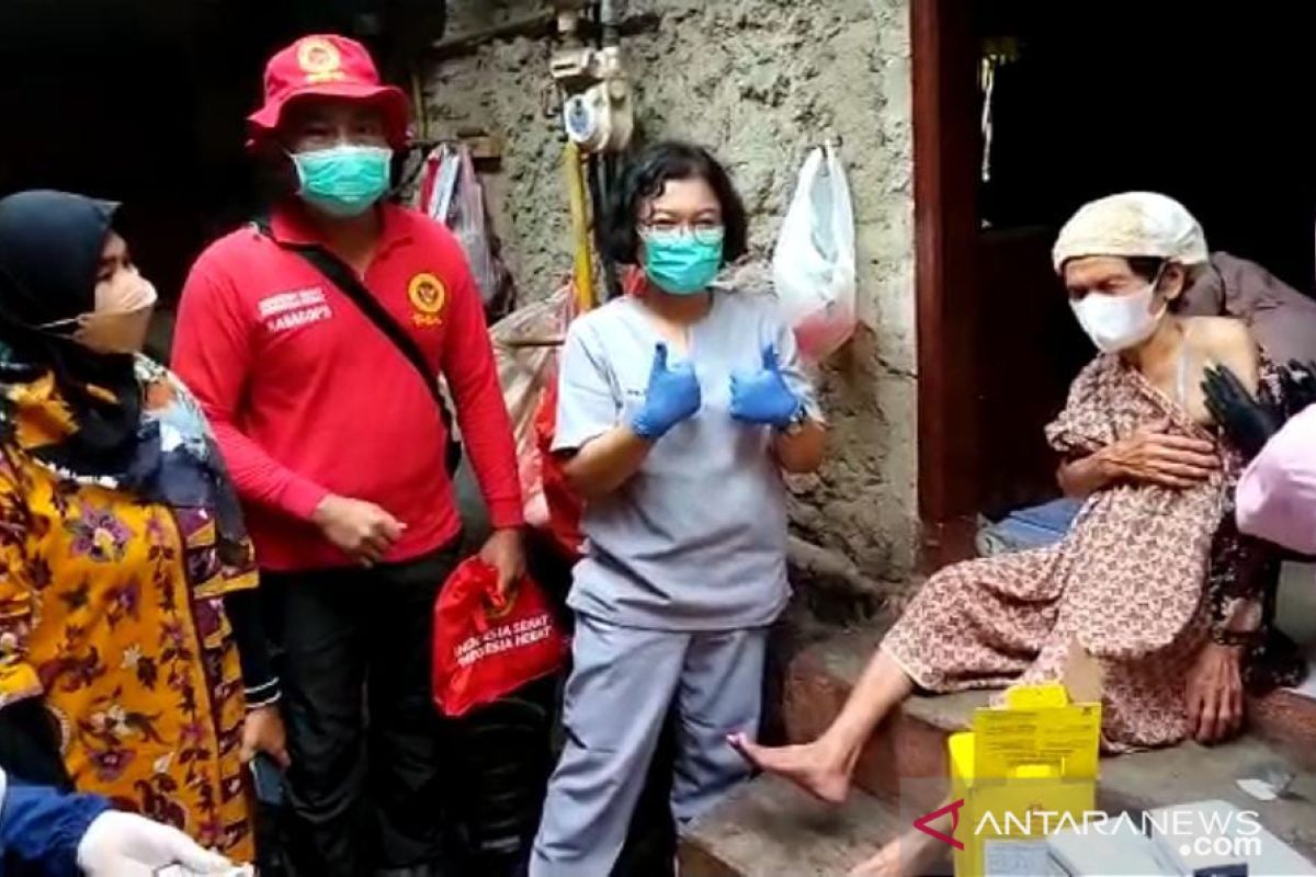 BIN Banten datangi rumah-rumah tuntaskan vaksin lansia di Kota Cilegon