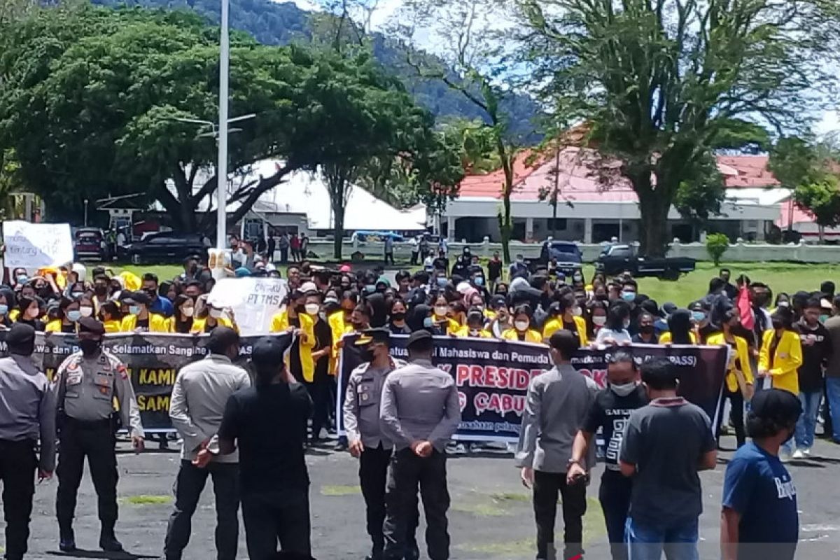 Ratusan pemuda di Sangihe tolak operasi PT Tambang Mas Sangihe