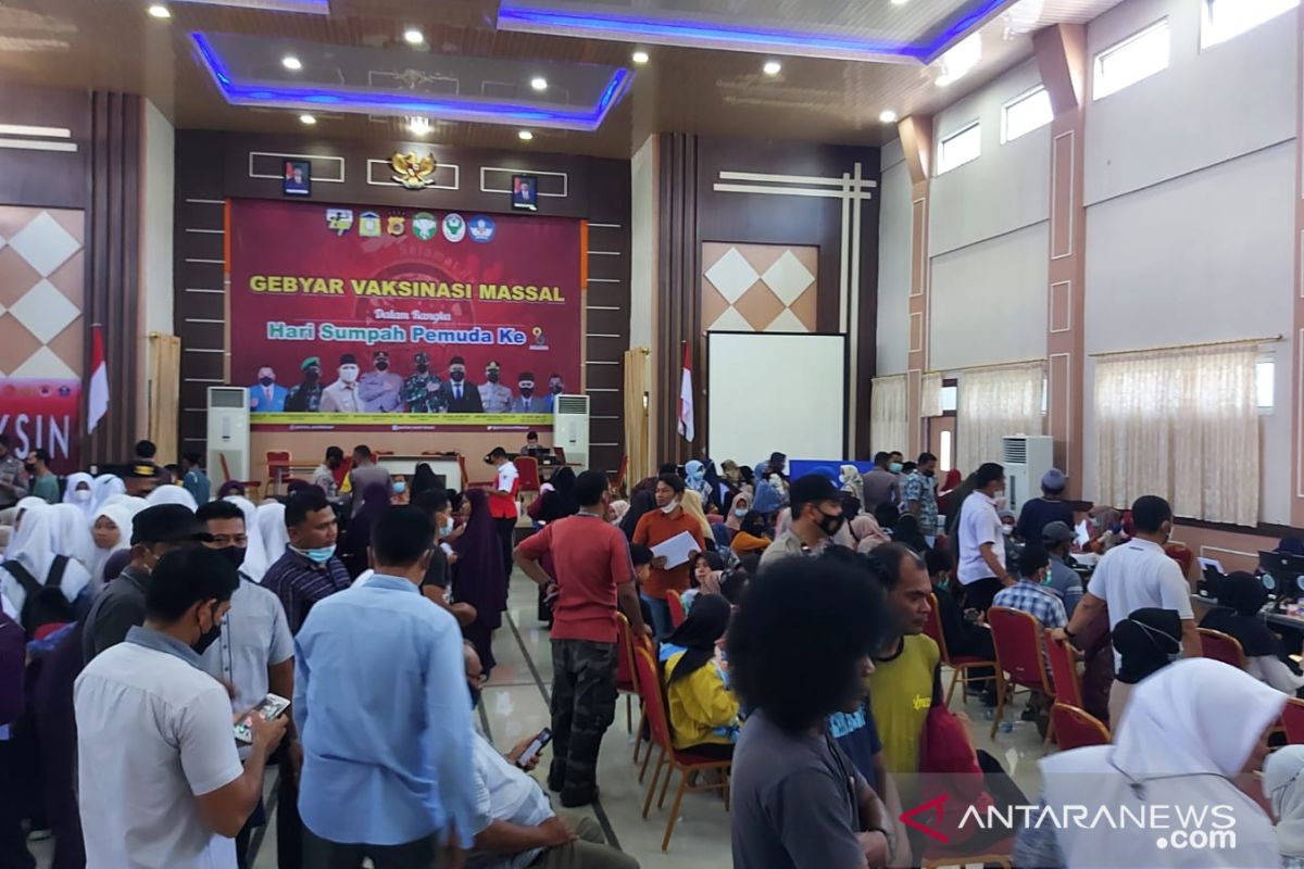 Warga Aceh Besar antusias ikuti vaksinasi massal yang digelar KNPI