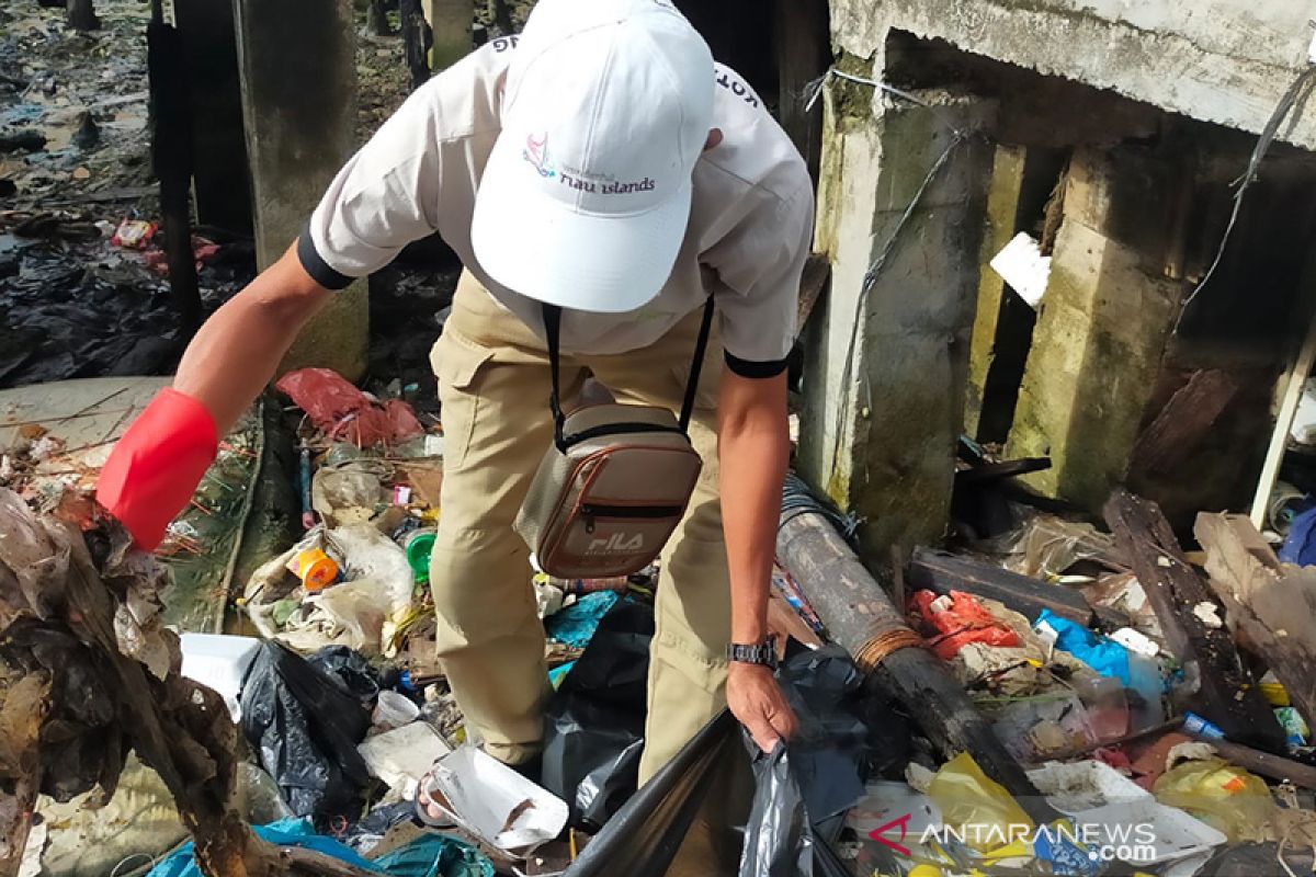 DLH: tumpukan sampah pesisir Tanjungpinang capai ketebalan 3,5 meter