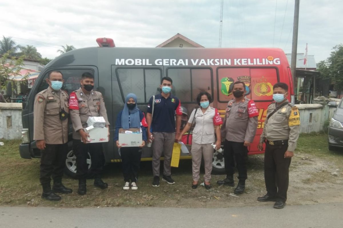 Polsek Padang Tualang vaksin door to door