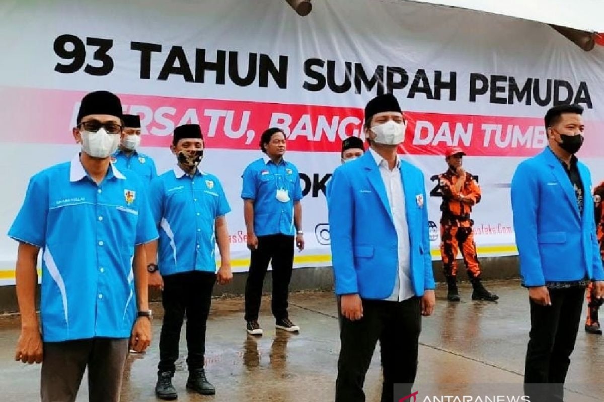 KNPI Penajam bagikan 100 paket sembako peringati Hari Sumpah Pemuda