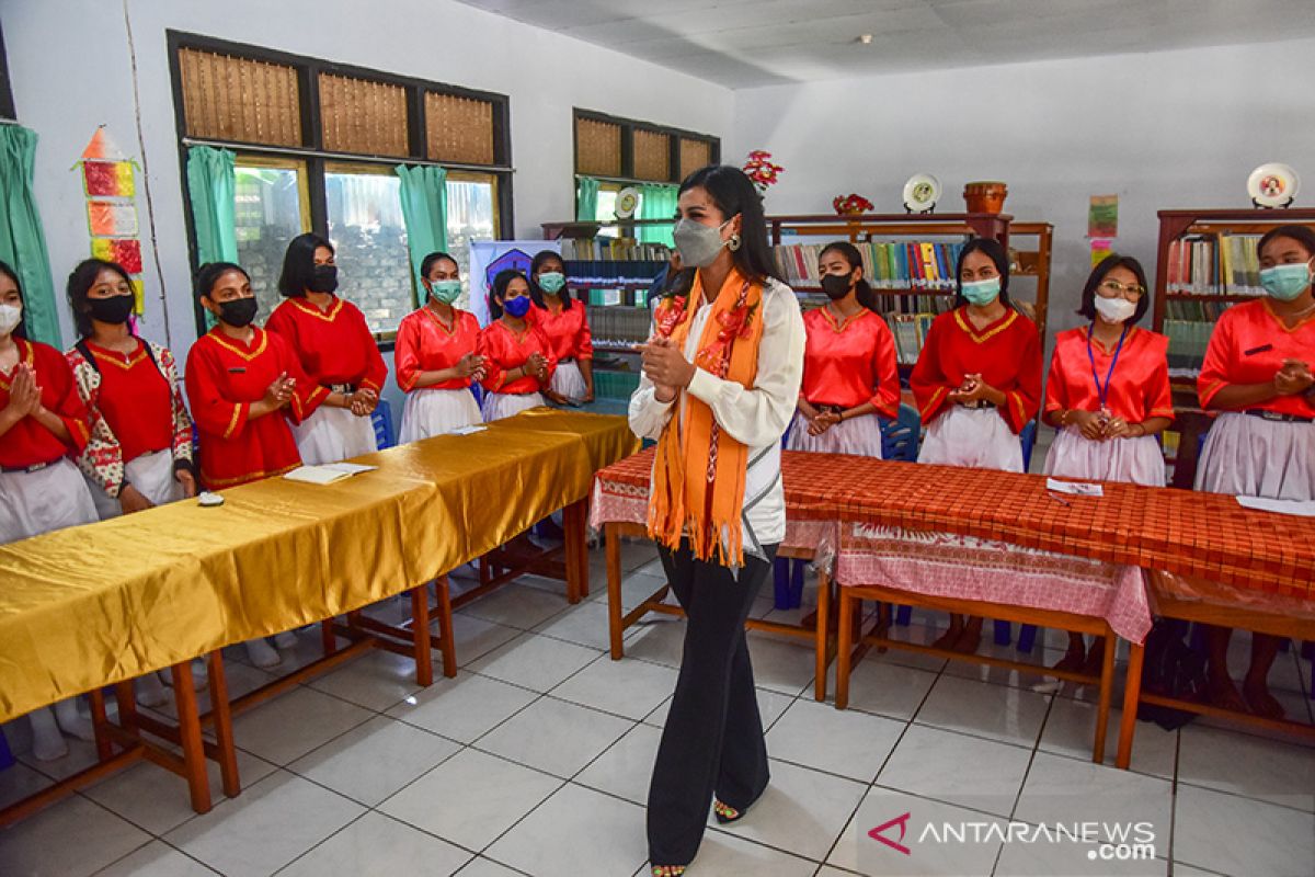 Puteri Indonesia asal Maluku peringati Sumpah Pemuda bareng pelajar Malra, motivasi generasi muda