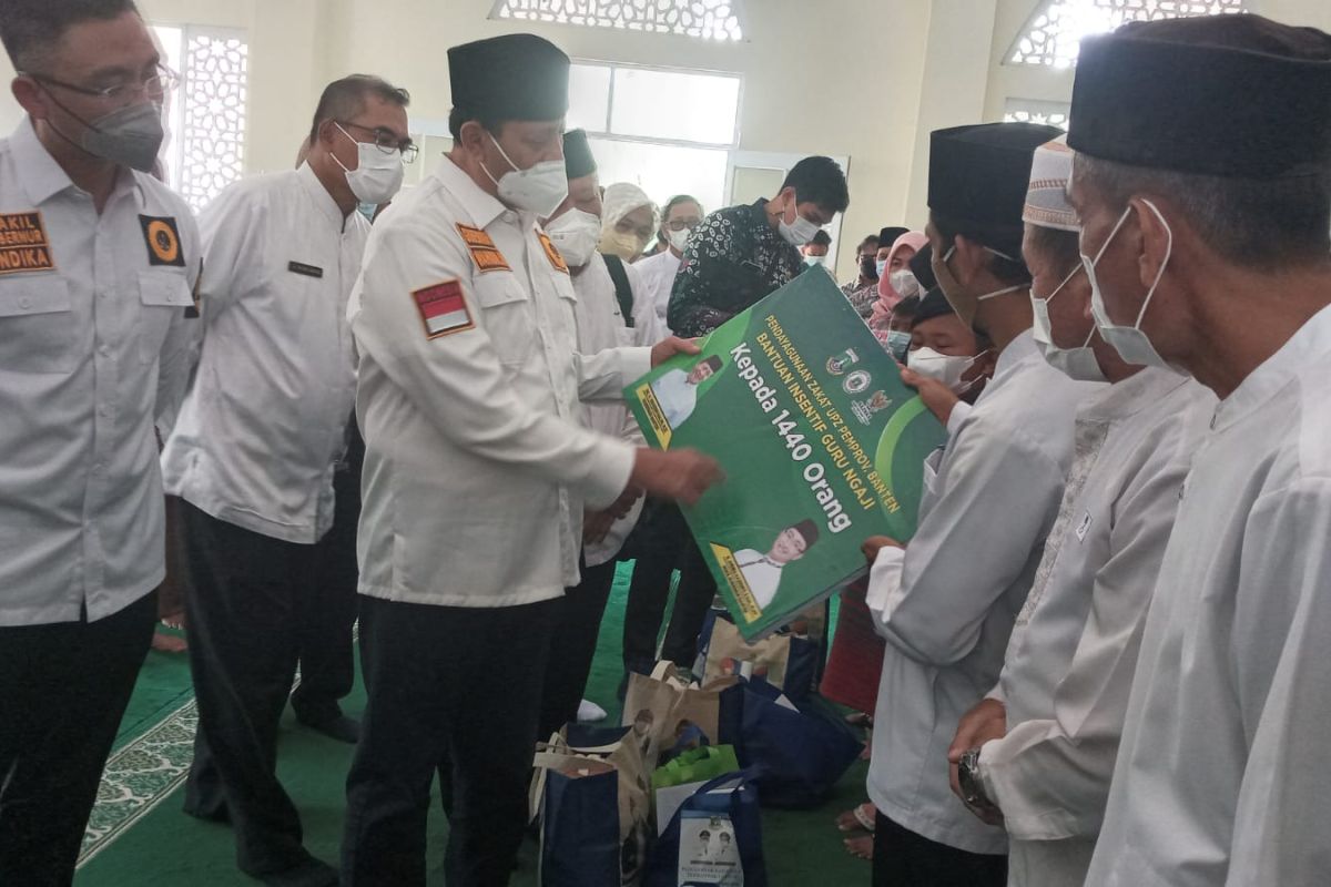 Pemprov Banten berikan bantuan 2014 anak yatim akibat COVID-19