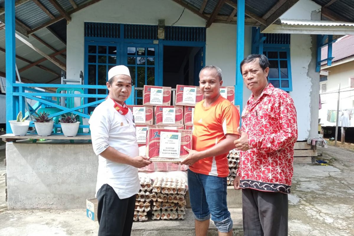 Baznas Sanggau salurkan bantuan korban banjir di Setompak