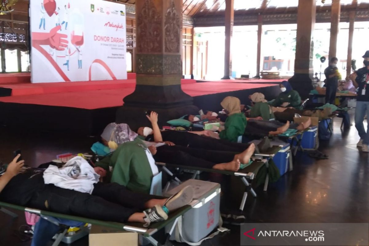 Peringati Sumpah Pemuda, ratusan warga Solo ikuti donor darah