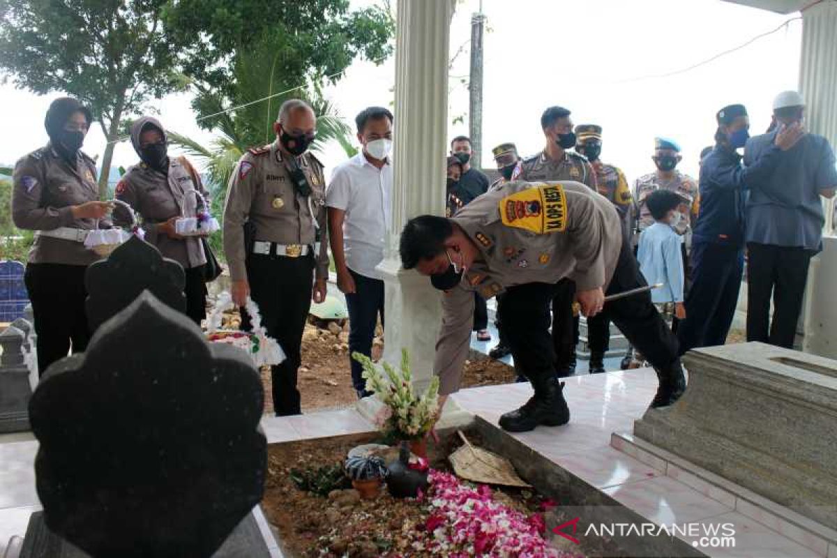 Polisi Surakarta  kumpulkan barang bukti kasus kematian mahasiswa UNS