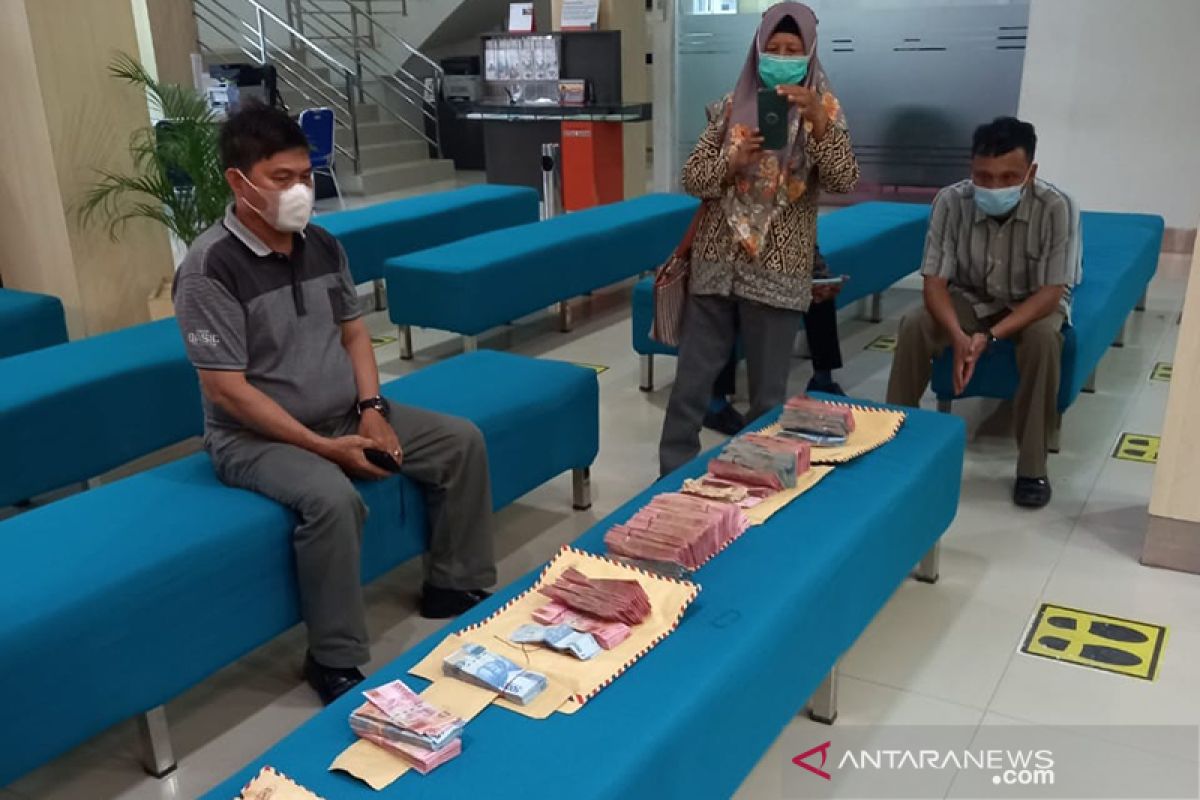 Tersangka korupsi Disnakertrans Bengkulu Tengah kembalikan kerugian negara sebesar Rp416 juta